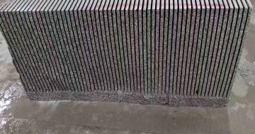 盘锦芝麻白毛板荒料切割