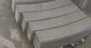 盘锦芝麻白弧形路牙石