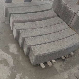 盘锦芝麻白弧形路牙石