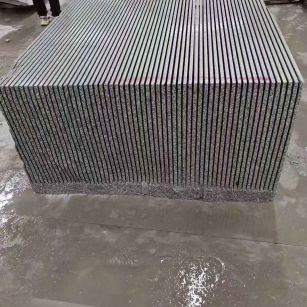 盘锦芝麻白毛板荒料切割