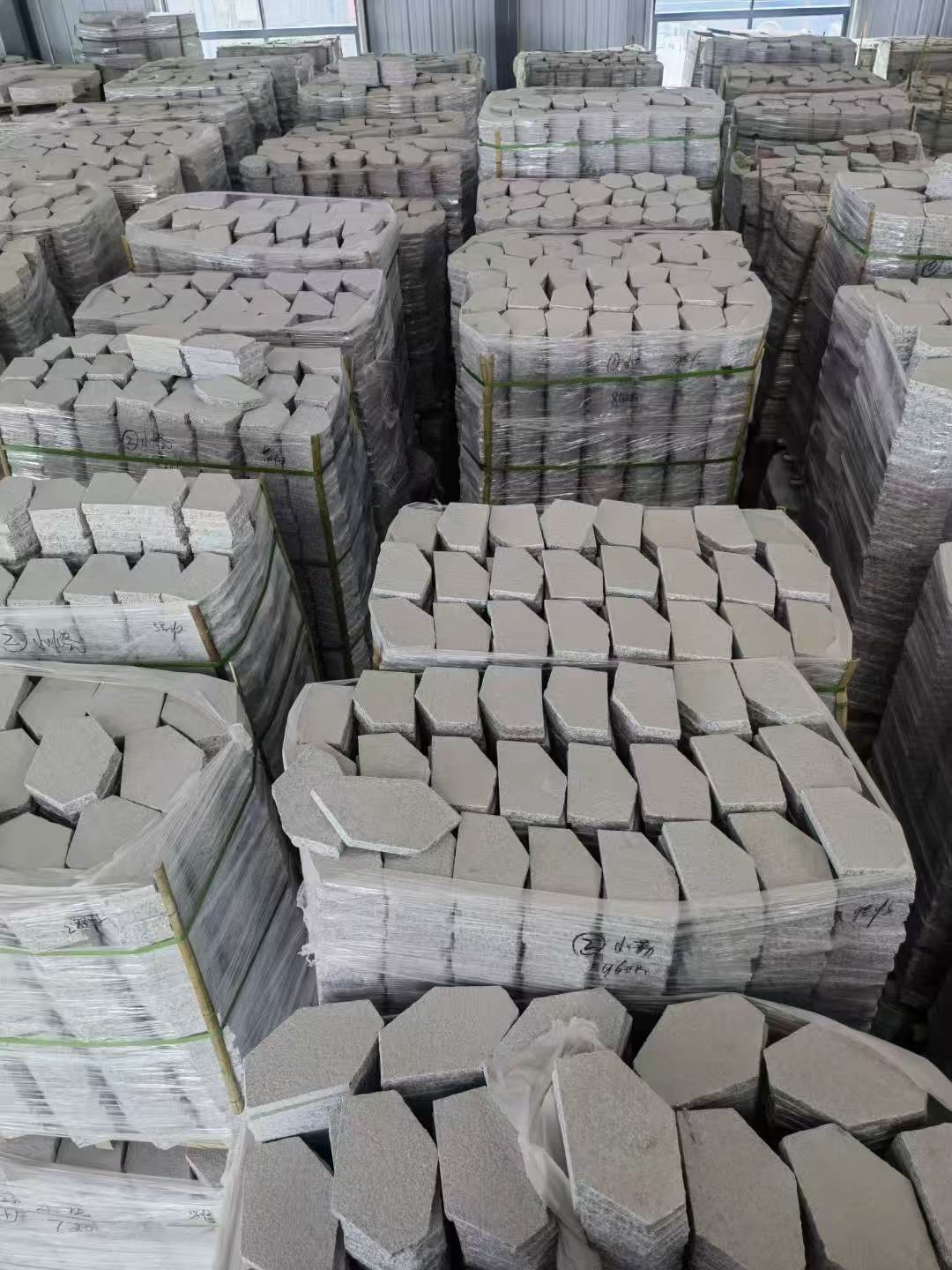 盘锦芝麻白石材冰裂纹，碎拼。