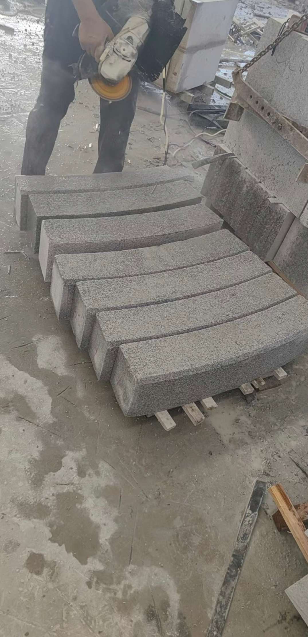 盘锦芝麻白弧形路牙石