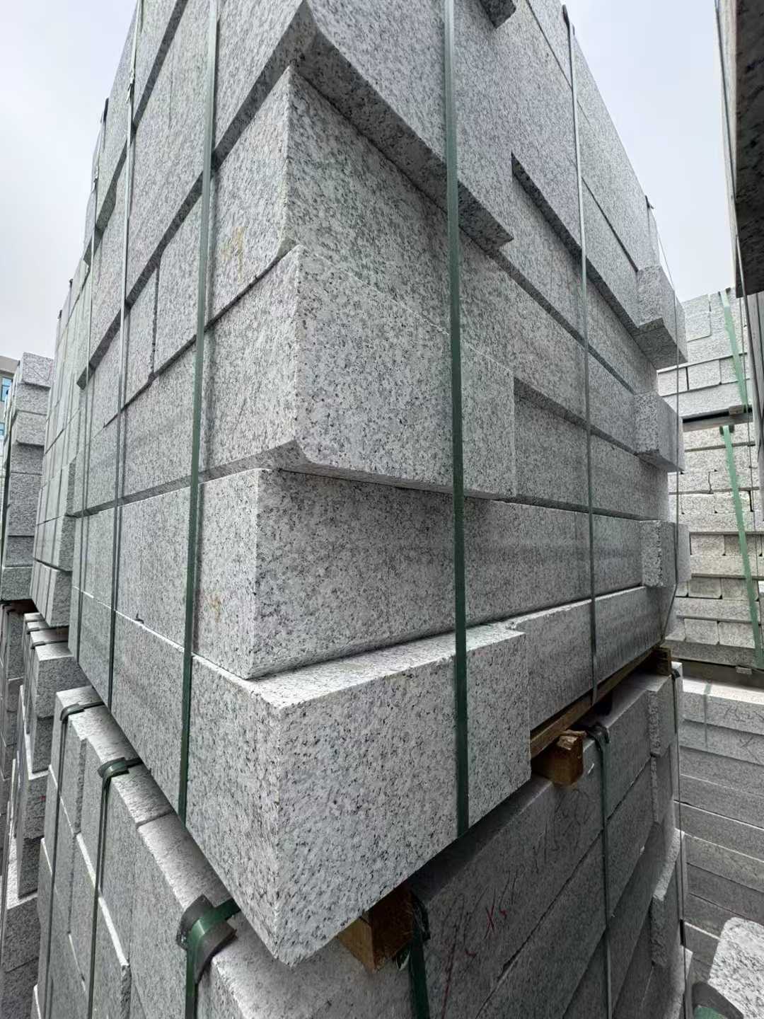 盘锦芝麻白路牙石 马路牙子