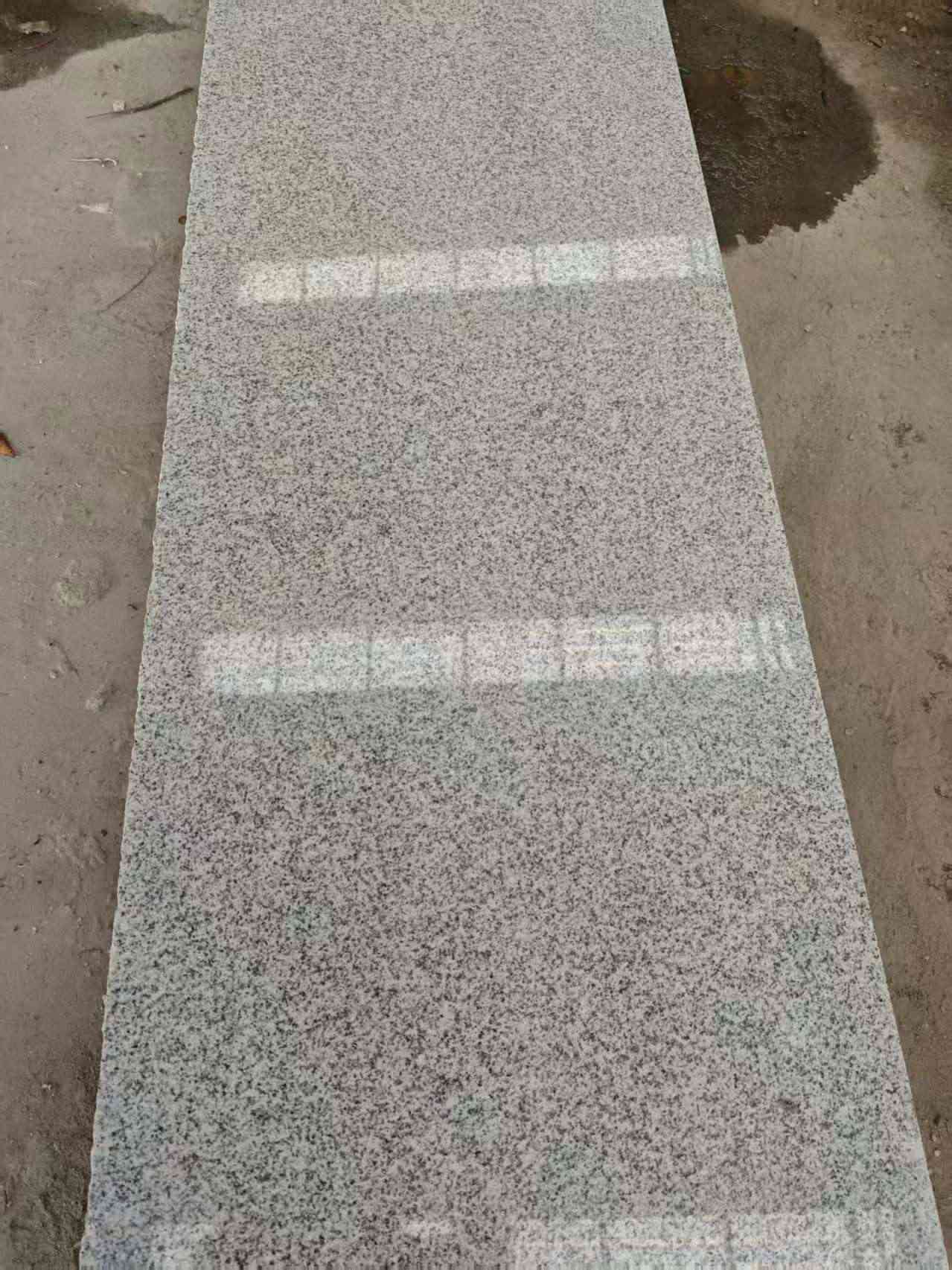 盘锦芝麻白光面毛板